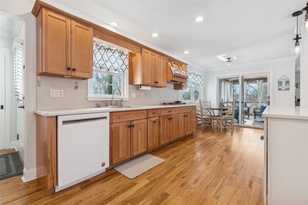 Dining room, Interior, Kitchen, Pendant Lights, Recessed Lighting, Wood Texture Flooring