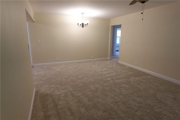 Empty room, Interior