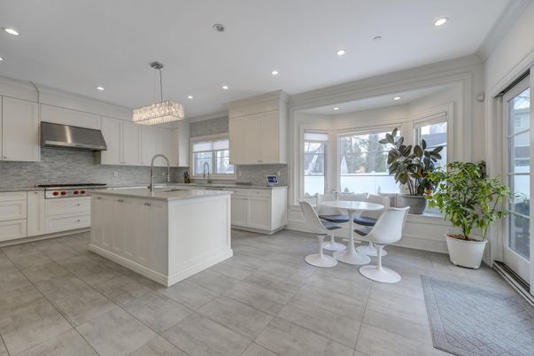 Chandelier, Dining room, Interior, Kitchen, Pendant Lights, Recessed Lighting, Stainless Steel Appliances
