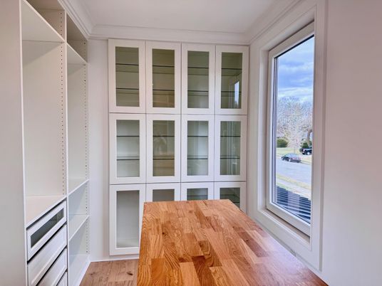 Interior, Walk-in Closets, Wood Texture Flooring