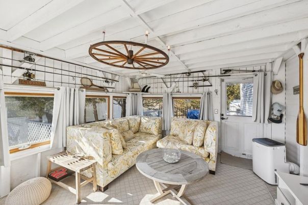 Chandelier, Interior, Living room