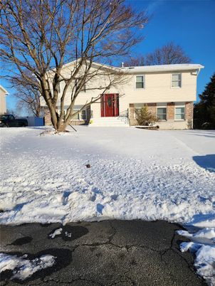 Backyard, Exterior, Facade, Split Level