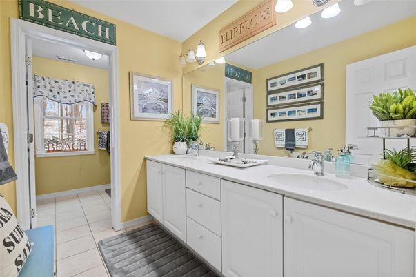 Bathroom, Dual Sink Vanities, Interior