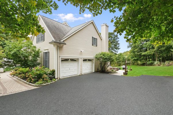 Attached, Exterior, Facade, Cape Cod