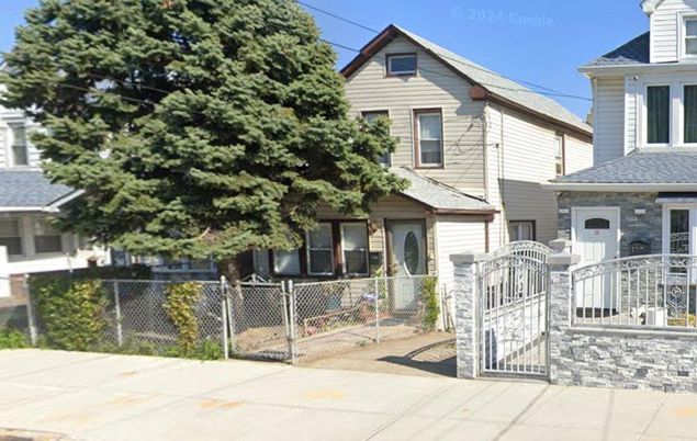 Exterior, Facade, Queen Anne Victorian