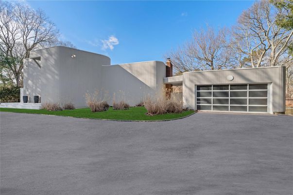 Attached, Exterior, Facade, Modern