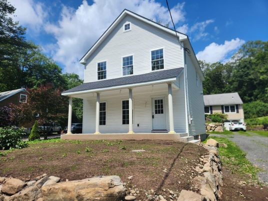 Exterior, Facade, Farmhouse