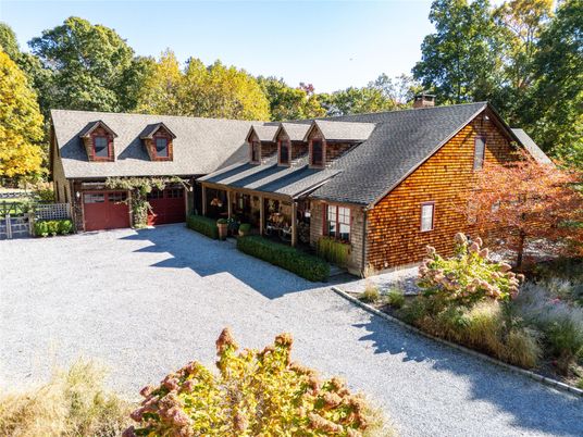 Attached, Exterior, Facade, Brick Facade, Log Home
