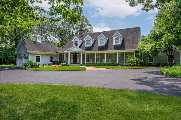 Attached, Exterior, Facade, Cape Cod