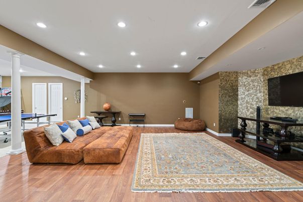 Interior, Recessed Lighting, Wood Texture Flooring