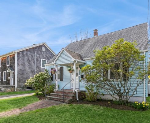 Exterior, Facade, Cape Cod