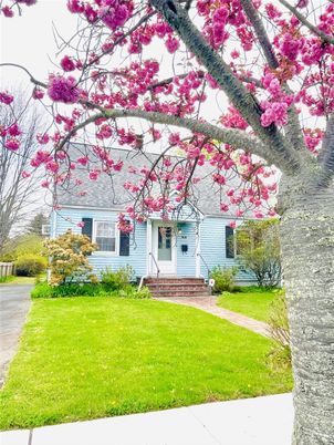 Exterior, Facade, Cape Cod