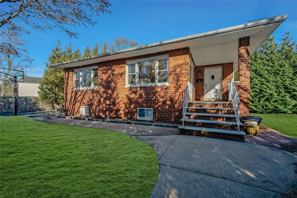 Exterior, Facade, Brick Facade, Raised Ranch