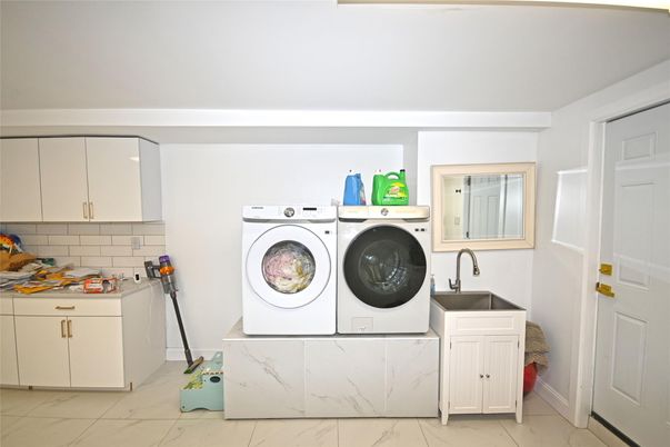 Interior, Marble, Utility Closets, Washer