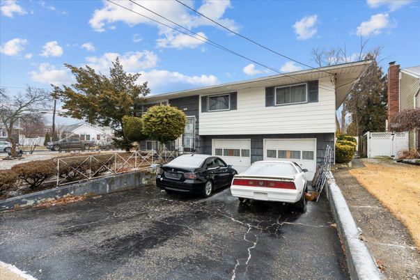 Attached, Exterior, Facade, Raised Ranch