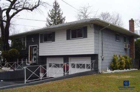Attached, Exterior, Facade, Raised Ranch