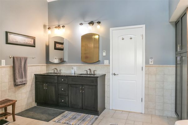 Bathroom, Dual Sink Vanities, Interior