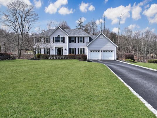 Attached, Exterior, Facade, Farmhouse