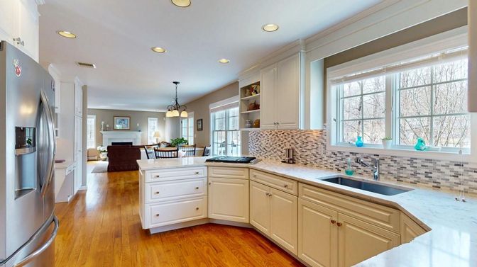 Chandelier, Dining room, Interior, Kitchen, Pendant Lights, Recessed Lighting, Wood Texture Flooring