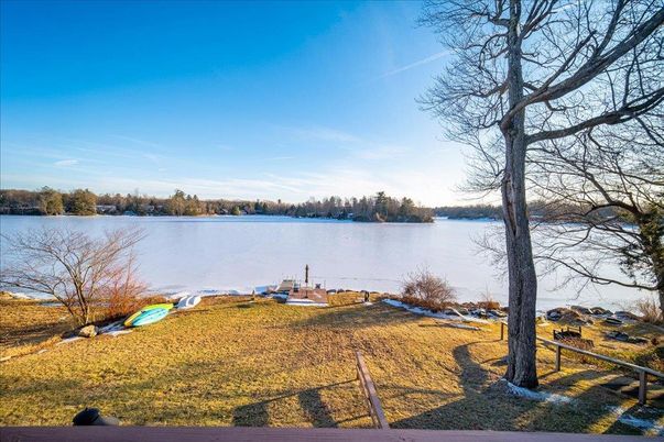 Exterior, Lake