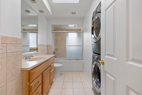 Bathroom, Interior, Recessed Lighting, Washer