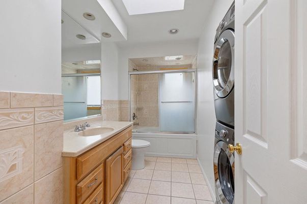 Bathroom, Interior, Recessed Lighting, Washer