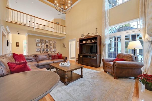 Chandelier, Interior, Living room