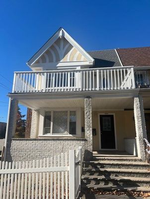 Exterior, Facade, Queen Anne Victorian
