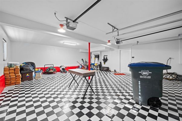 Garage, Interior