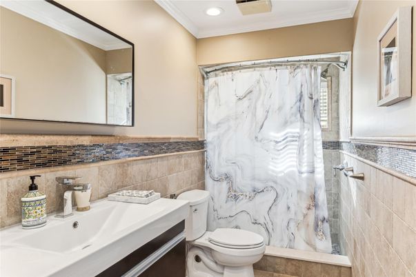 Bathroom, Interior, Recessed Lighting