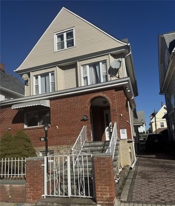 Exterior, Facade, Brick Facade, Queen Anne Victorian