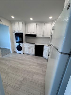 Interior, Kitchen, Recessed Lighting, Washer