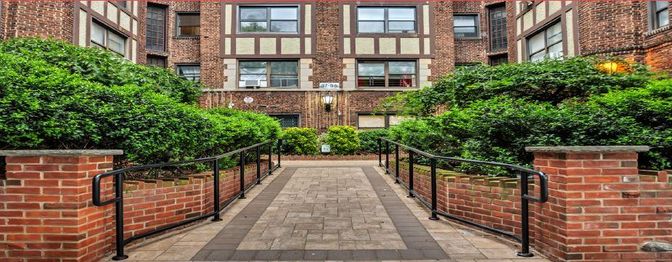 Exterior, Facade, Brick Facade, Rowhouse
