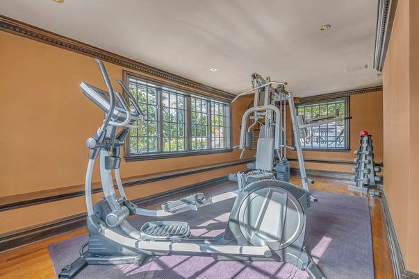 Fitness Equipment, Interior, Recessed Lighting, Wood Texture Flooring