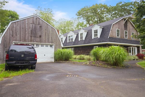 Attached, Exterior, Facade, Cape Cod