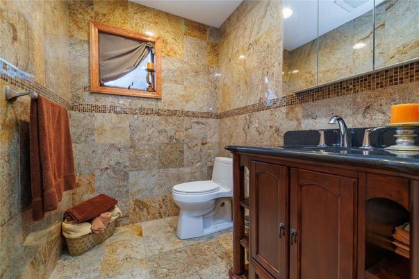 Bathroom, Interior, Recessed Lighting