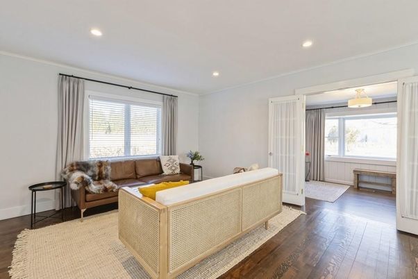 Bedroom, Interior, Living room, Pendant Lights, Recessed Lighting, Wood Texture Flooring