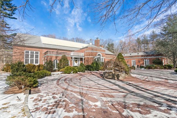 Exterior, Facade, Brick Facade, Cape Cod