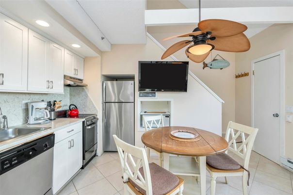 Dining room, Interior, Kitchen, Recessed Lighting