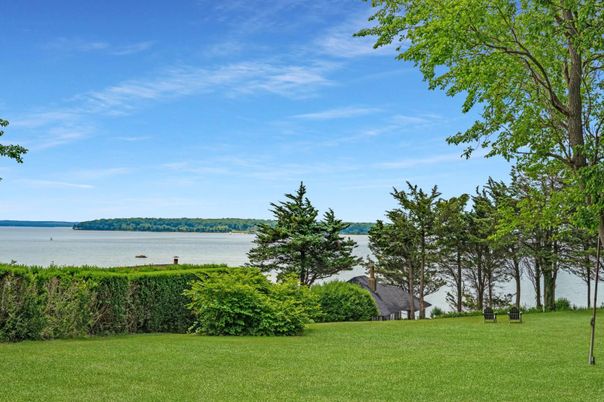 Exterior, Lake