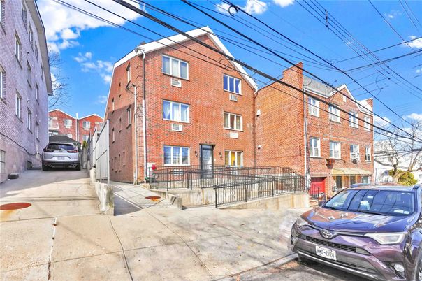Exterior, Facade, Brick Facade, Rowhouse