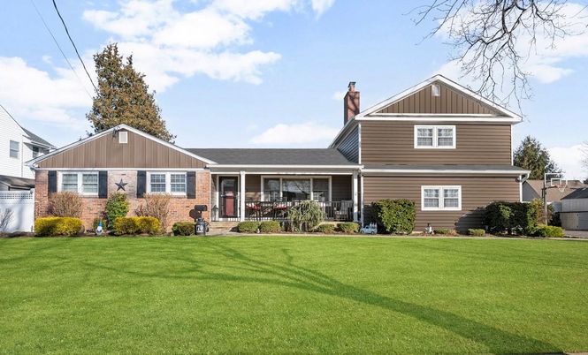 Backyard, Exterior, Facade, Brick Facade, Split Level