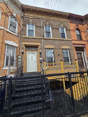 Exterior, Facade, Brick Facade, Rowhouse