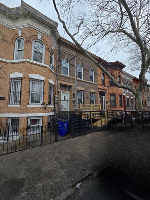 Exterior, Facade, Brick Facade, Rowhouse