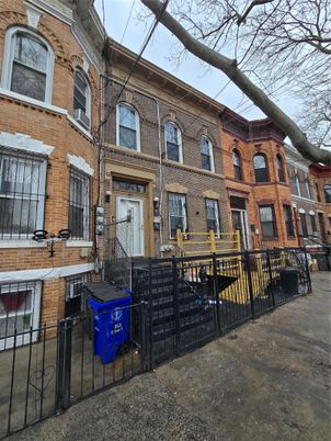 Exterior, Facade, Brick Facade, Rowhouse