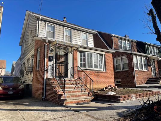 Exterior, Facade, Brick Facade, Rowhouse
