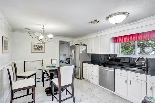 Dining room, Interior, Kitchen, Marble, Pendant Lights, Stainless Steel Appliances