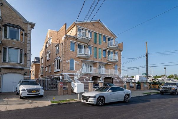 Exterior, Facade, Brick Facade, Rowhouse