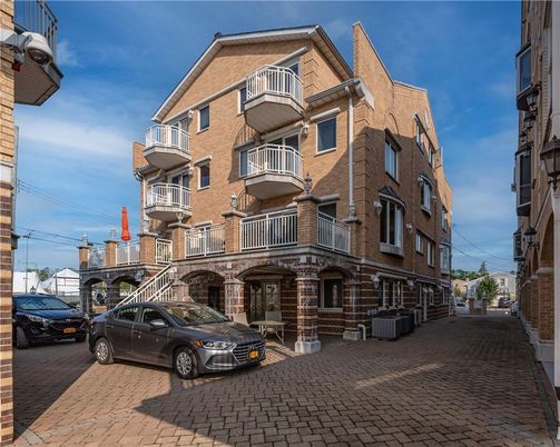 Exterior, Facade, Brick Facade, Rowhouse