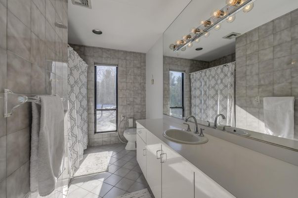Bathroom, Interior, Recessed Lighting
